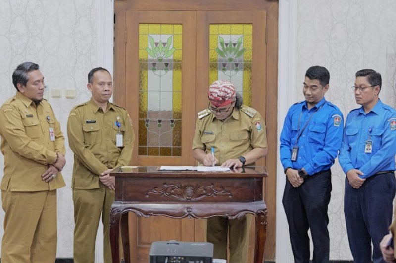 Bupati Temanggung Agus Setyawan minta BUMD tingkatkan kinerja dan kontribusi PAD. Evaluasi akhir tahun jadi dasar perbaikan tata kelola menuju 2026.