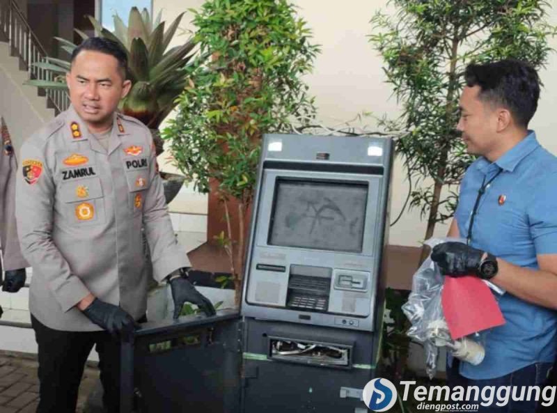 Pers rilis percobaan pencurian disertai pengrusakan mesin Anjungan Tunai Mandiri (ATM) yang terjadi di halaman Kantor Kecamatan Kedu, Kabupaten Temanggung, Jawa Tengah.