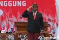 Bupati Temanggung Agus Setyawan saat memimpin upacara HUT ke 81 RI.